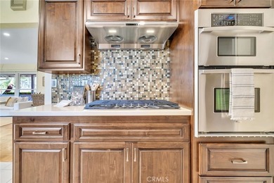 Love at first sight! A welcoming open-concept floorpan greets - photo 21
