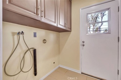 Love at first sight! A welcoming open-concept floorpan greets - photo 23