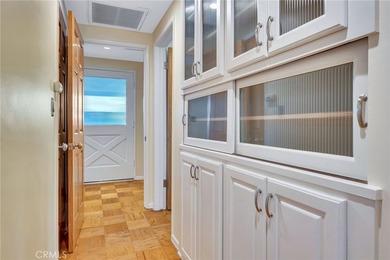 Love at first sight! A welcoming open-concept floorpan greets - photo 24