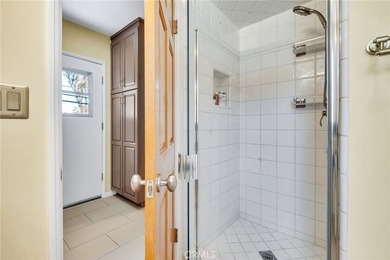 Love at first sight! A welcoming open-concept floorpan greets - photo 26