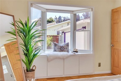 Love at first sight! A welcoming open-concept floorpan greets - photo 29