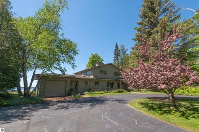 Enjoy the best of North Lake Leelanau living with 200 feet of - photo 32