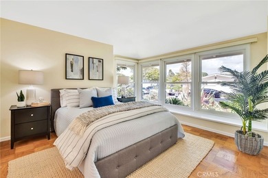 Love at first sight! A welcoming open-concept floorpan greets - photo 34