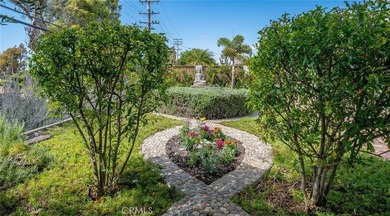 Love at first sight! A welcoming open-concept floorpan greets - photo 38