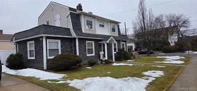 Welcome to this spacious and inviting Colonial in Freeport - photo 3