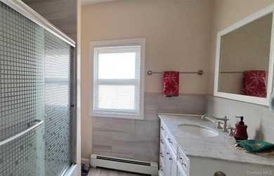 Welcome to this spacious and inviting Colonial in Freeport - photo 8