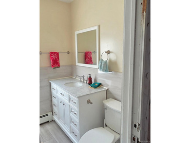 Welcome to this spacious and inviting Colonial in Freeport - photo 9