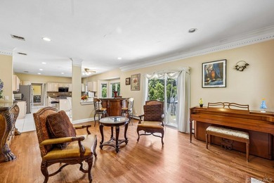 Stunning 5-bedroom, 3.5-bathroom Colonial situated on an - photo 12