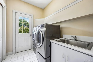 Stunning 5-bedroom, 3.5-bathroom Colonial situated on an - photo 13
