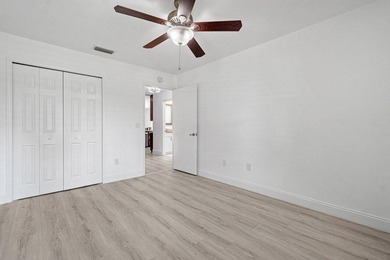 Charming guard gated community in East Boca, 1 1/2 miles to - photo 21