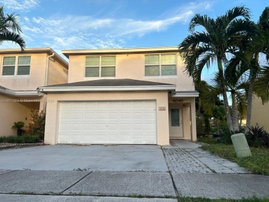 (private lake, pond, creek) Townhome/Townhouse For Sale in Deerfield Beach Florida