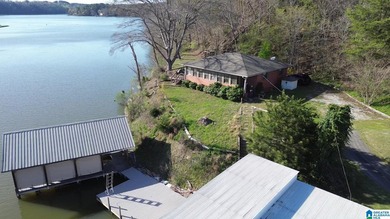 Beautiful 2-bedroom 2 bath home with approximately 400 feet of - photo 31