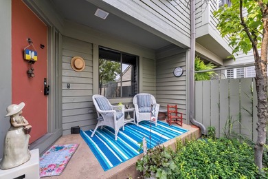 Golf Course View! Beautifully updated three-level Kensington - photo 1