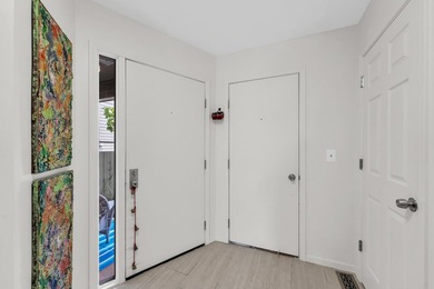 Golf Course View! Beautifully updated three-level Kensington - photo 5
