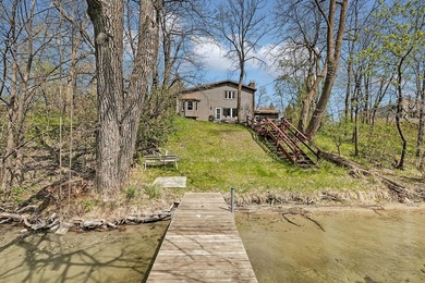 Set on 136 feet of shoreline on desirable Lake Ida, this 4 - photo 4