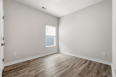 Welcome to this beautifully maintained 3-bedroom, 2-bath home - photo 18