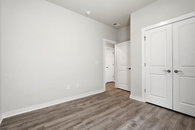 Welcome to this beautifully maintained 3-bedroom, 2-bath home - photo 19