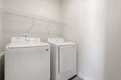 Welcome to this beautifully maintained 3-bedroom, 2-bath home - photo 20