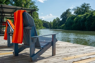 Fully furnished, new covered waterfront deck, fresh exterior - photo 4