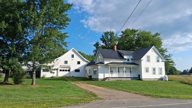 380 Clinton Ave, Winslow. Classic early 1800's farmhouse and - photo 1