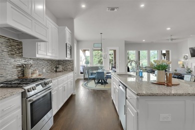 Sophisticated residence situated just off the tee of the golf - photo 11