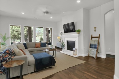 Sophisticated residence situated just off the tee of the golf - photo 15