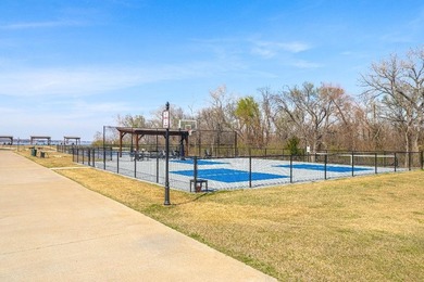 Sophisticated residence situated just off the tee of the golf - photo 28