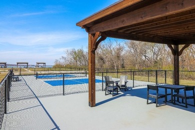 Sophisticated residence situated just off the tee of the golf - photo 29