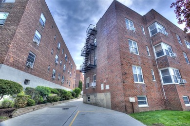 Rarely available TOP (4th) FLOOR 2 Bedroom, 2 Bath residence in - photo 31