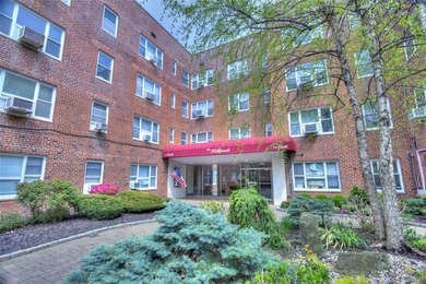 Rarely available TOP (4th) FLOOR 2 Bedroom, 2 Bath residence in - photo 32