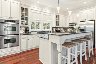 Welcome to 53 Creek Bridge Way, a refined coastal retreat - photo 14