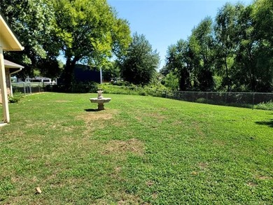 LONGTOWN ESTATES HOME WITH ACCESS TO THE WATER! Come home to - photo 15