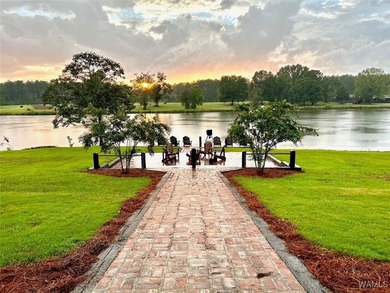 (private lake, pond, creek) Home For Sale in Eutaw Alabama