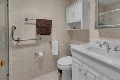 Welcome to this beautifully maintained, energy-efficient - photo 14