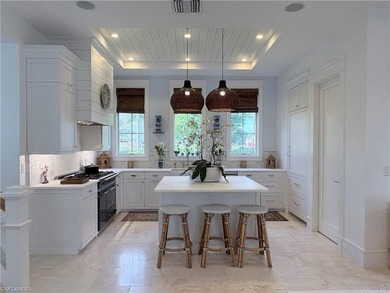 In the heart of Olde Naples, this 2020-built courtyard residence - photo 4