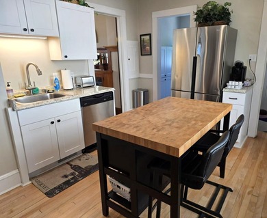 Large update 4 bedroom, 1.5 bath home. 2 blocks from lake - photo 9