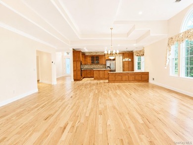 **Country Club Living at The Greens at Half Hollow** Beautifully - photo 15