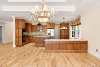 **Country Club Living at The Greens at Half Hollow** Beautifully - photo 17
