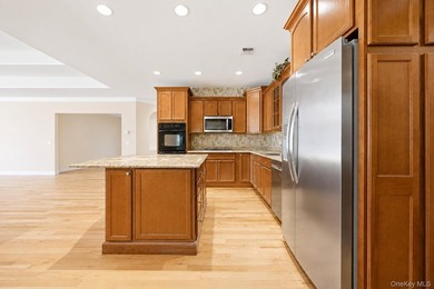 **Country Club Living at The Greens at Half Hollow** Beautifully - photo 18