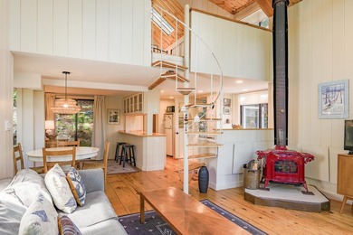Tree House Cottage is a magical property overlooking Hosmer Pond - photo 8