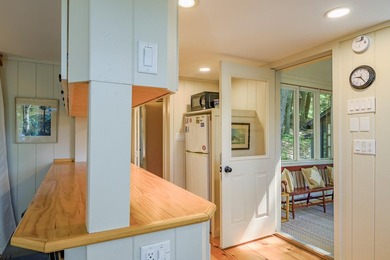 Tree House Cottage is a magical property overlooking Hosmer Pond - photo 10