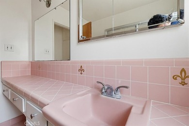 Don't miss this cute 1 bedroom, 1 bath condo, 3 blocks from the - photo 32