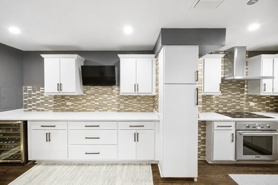 Experience sophisticated city living in this exceptional - photo 10