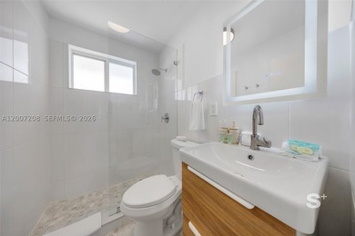Rare opportunity to acquire Casa Park, a fully renovated 14-unit - photo 12