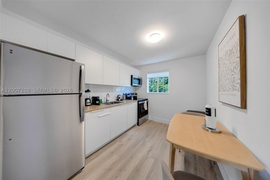 Rare opportunity to acquire Casa Park, a fully renovated 14-unit - photo 18