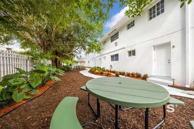Rare opportunity to acquire Casa Park, a fully renovated 14-unit - photo 30