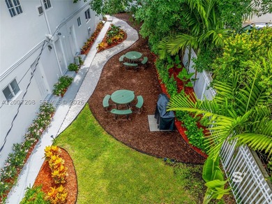 Rare opportunity to acquire Casa Park, a fully renovated 14-unit - photo 32