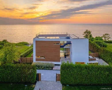 Cutchogue Showstopper. Perched atop a 55-foot bluff overlooking - photo 1