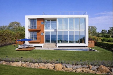 Cutchogue Showstopper. Perched atop a 55-foot bluff overlooking - photo 2