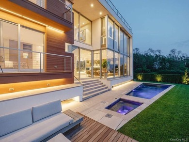 Cutchogue Showstopper. Perched atop a 55-foot bluff overlooking - photo 4